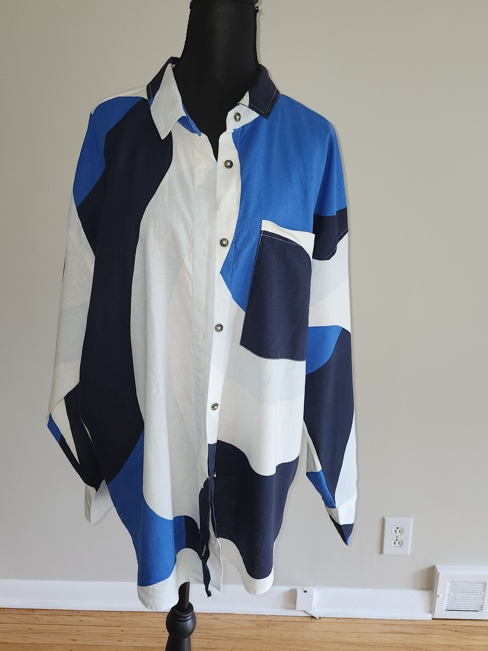 Women's Blue, Black & White Abstract Button-Up Long sleeved Shirt